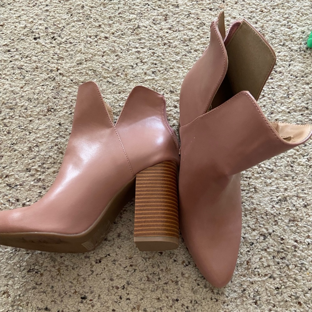 Size 8 Express Booties - blush